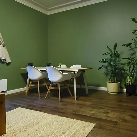 Elegant And Stylish In The Heart Of Apartment